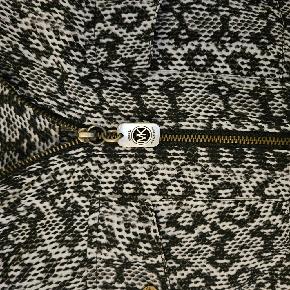 Michael Kors Black & White Patterned Front-Zip Utility Blouse - Medium
